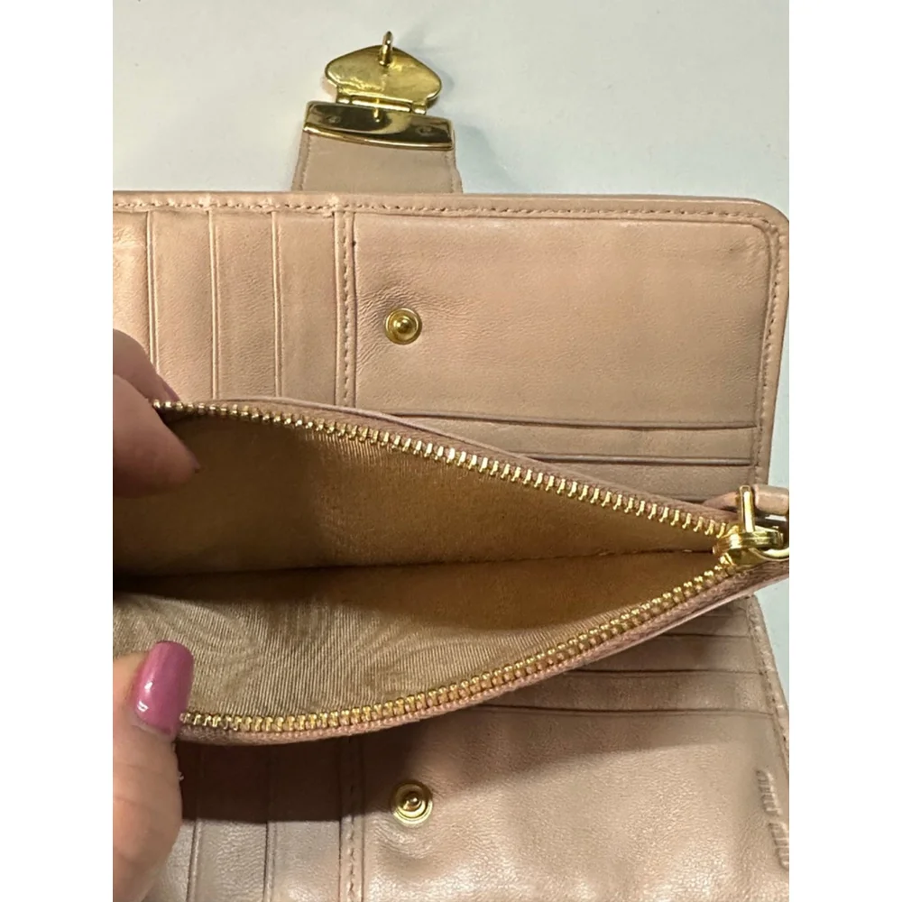 Women's Miu Miu Wallet One Size Beige Gold
